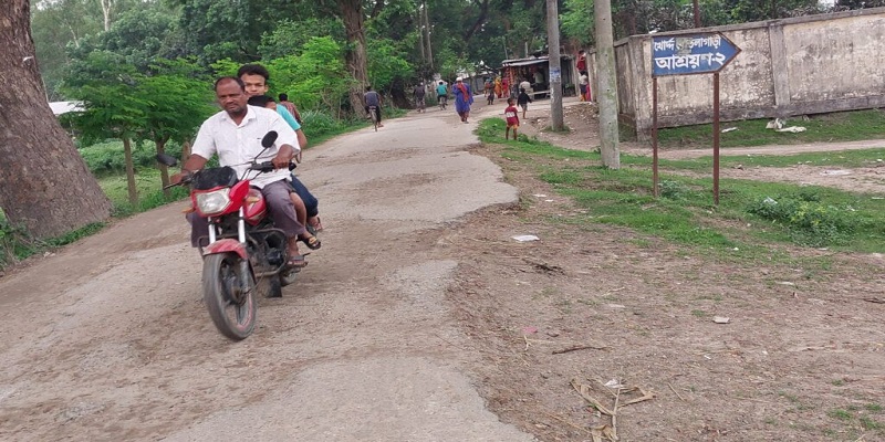 দুই দুইবার সময় বাড়িয়েও কাজ হয়নি সৈয়দপুর-তারাগঞ্জ সড়কের সংস্কার কাজ