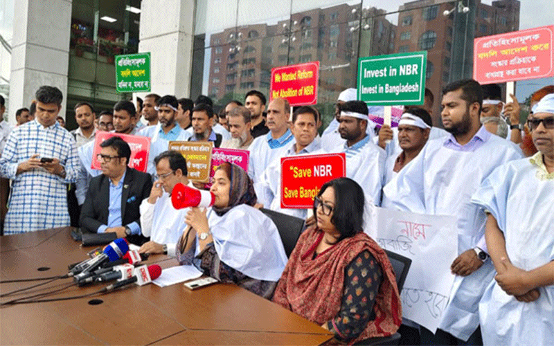 এনবিআর চেয়ারম্যানের অপসারণ দাবিতে ‘কমপ্লিট শাটডাউনের’ ঘোষণা