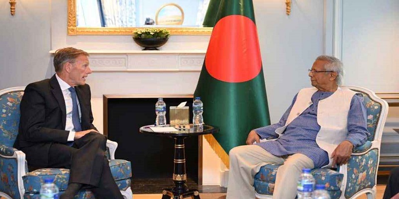 প্রধান উপদেষ্টার সঙ্গে এয়ারবাসের এক্সিকিউটিভ ভাইস প্রেসিডেন্টের সাক্ষাৎ