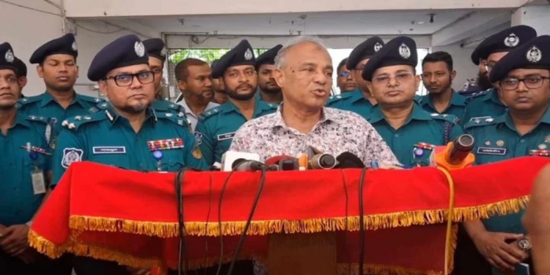 মামলায় বেশি নাম থাকায় তদন্তে বিঘ্ন ঘটছে: স্বরাষ্ট্র উপদেষ্টা