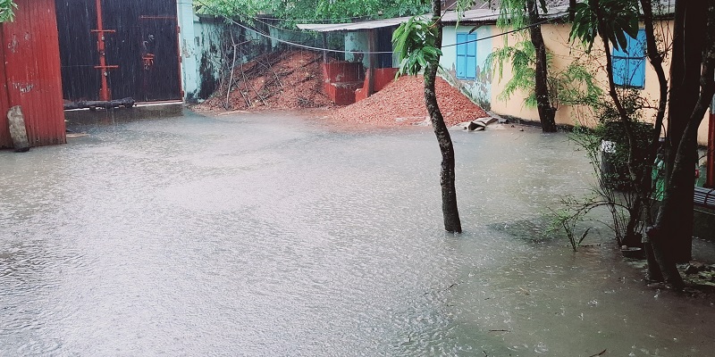 মুষলধারে বৃষ্টিতে ডুবল নোয়াখালী, জলাবদ্ধতায় দুর্ভোগ চরমে