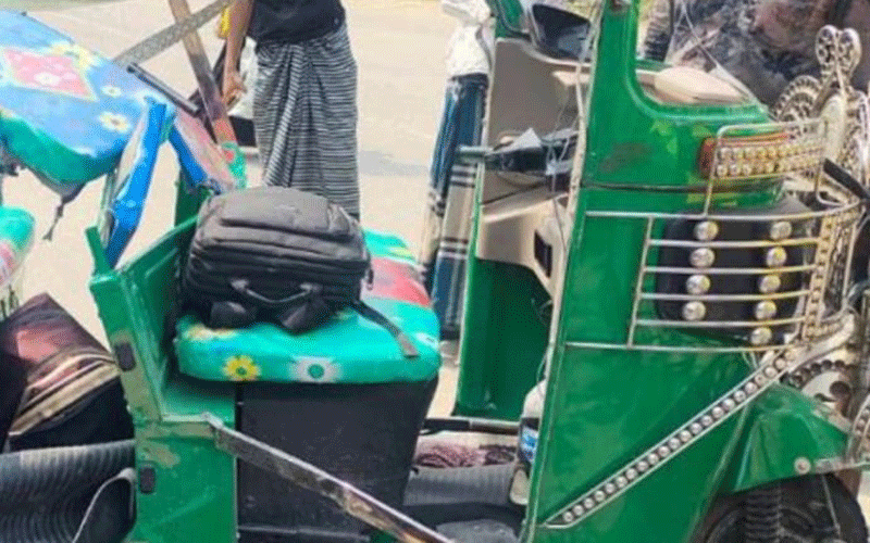 কাভার্ডভ্যান-সিএনজি সংঘর্ষে মা-বাবা ও ছেলেসহ নিহত ৪
