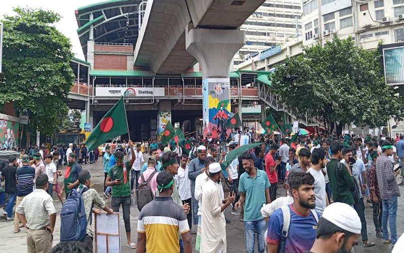 জুলাই সনদের দাবিতে শাহবাগ অবরোধ