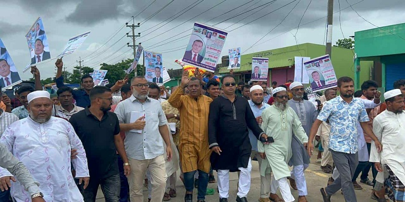 সুনামগঞ্জ-৪ আসনে এড. নুরুল ইসলাম নুরুলের গণসংযোগ লিফলেট বিতরণ