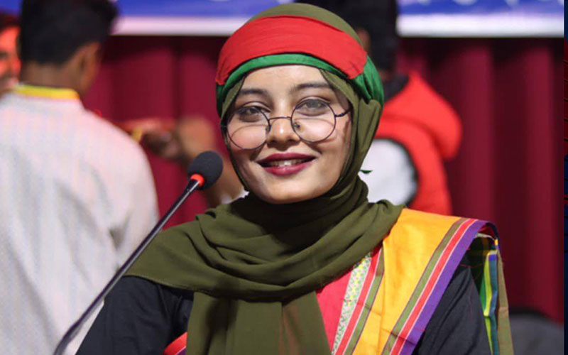 ফেসবুক লাইভে এসে রাজনীতি ছাড়ার ঘোষণা বৈষম্যবিরোধী নেত্রীর