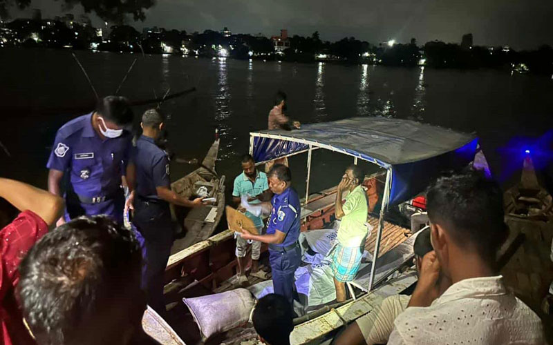 নারী-শিশুসহ ৪ জনের মরদেহ বুড়িগঙ্গা থেকে উদ্ধার