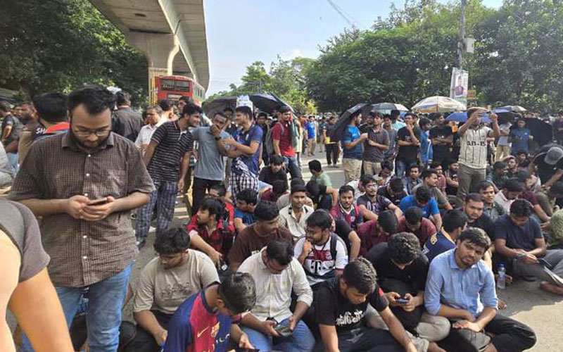 ফের শাহবাগ অবরোধ বুয়েট শিক্ষার্থীদের