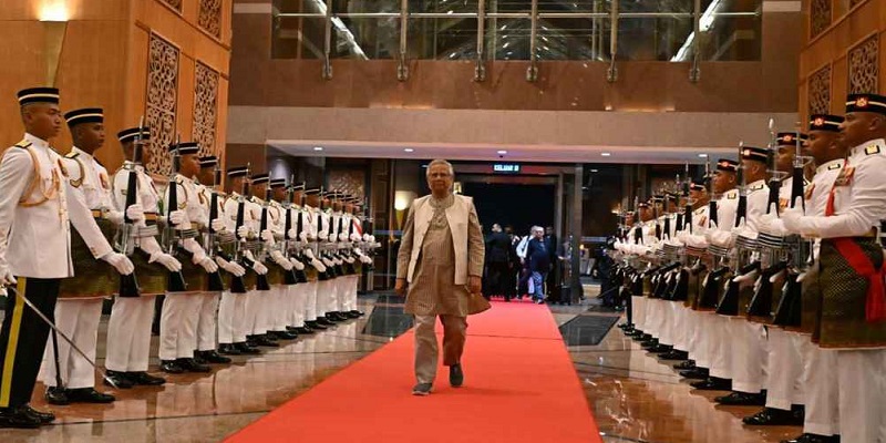 মালয়েশিয়া সফর শেষে দেশের পথে প্রধান উপদেষ্টা