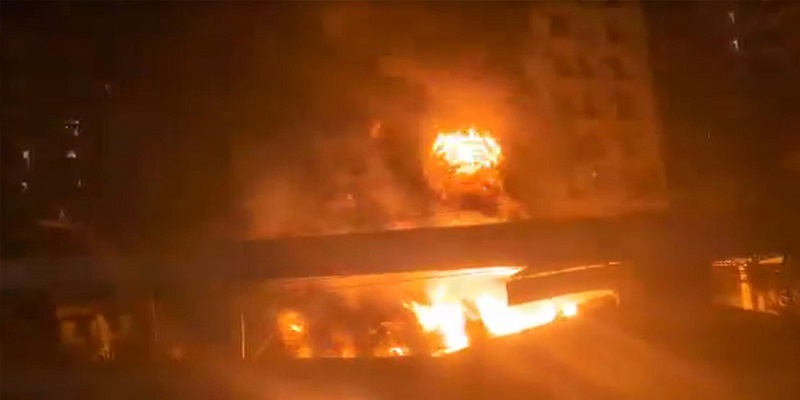মহাখালীতে পেট্রোল পাম্পে আগুন, বিস্ফোরণের শব্দ