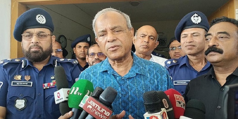 রাজনীতিবিদদের তেল মারা বন্ধ করেন; পুলিশের উদ্দেশ্যে স্বরাষ্ট্র উপদেষ্টা