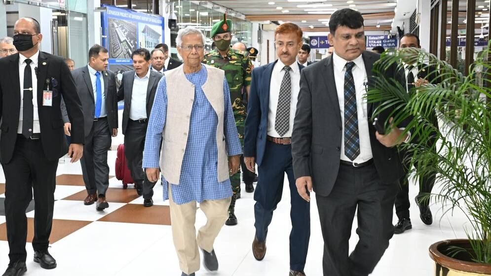 নিউইয়র্কের উদ্দেশে ঢাকা ছাড়লেন প্রধান উপদেষ্টা