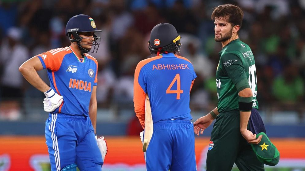 অভিষেক ও গিলের বিধ্বংসী জুটিতে বড় হার পাকিস্তানের
